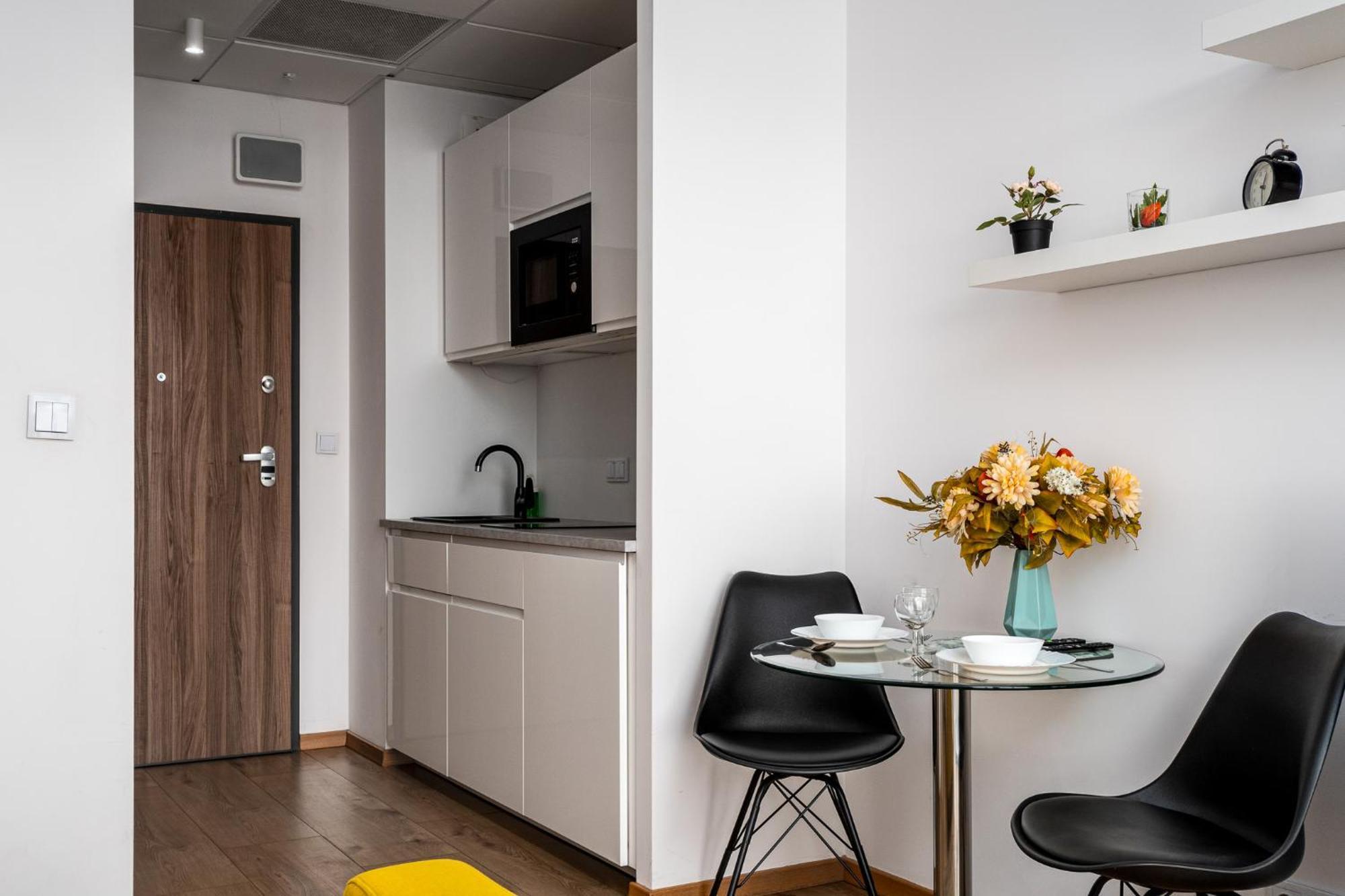 Prymasa Tysiaclecia 83A Free Garage By Perfect Apart Варшава Екстер'єр фото